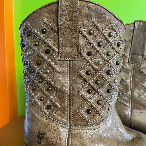 FRYE ,Brown Studded Leather Boots wonderful condition, made in SPAIN . - Picture 11 of 12